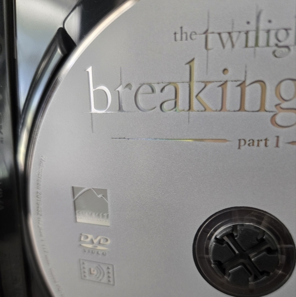 TWILIGHT Breaking Dawn Part 1 DVDs 📀 - Picture 5 of 5